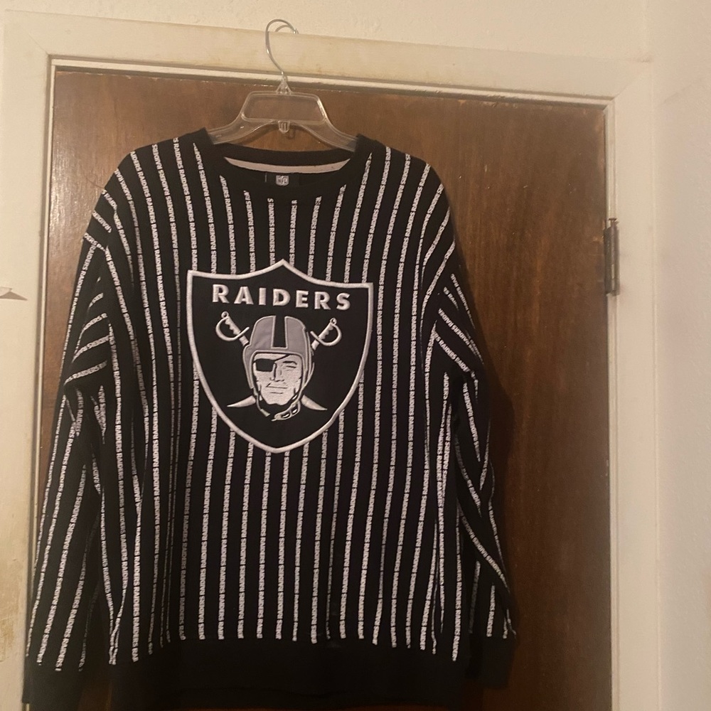Oakland Raiders Sweatshirt.